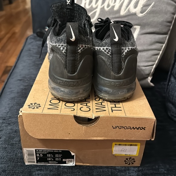 Vapor max shoes for sale - Picture 3 of 6